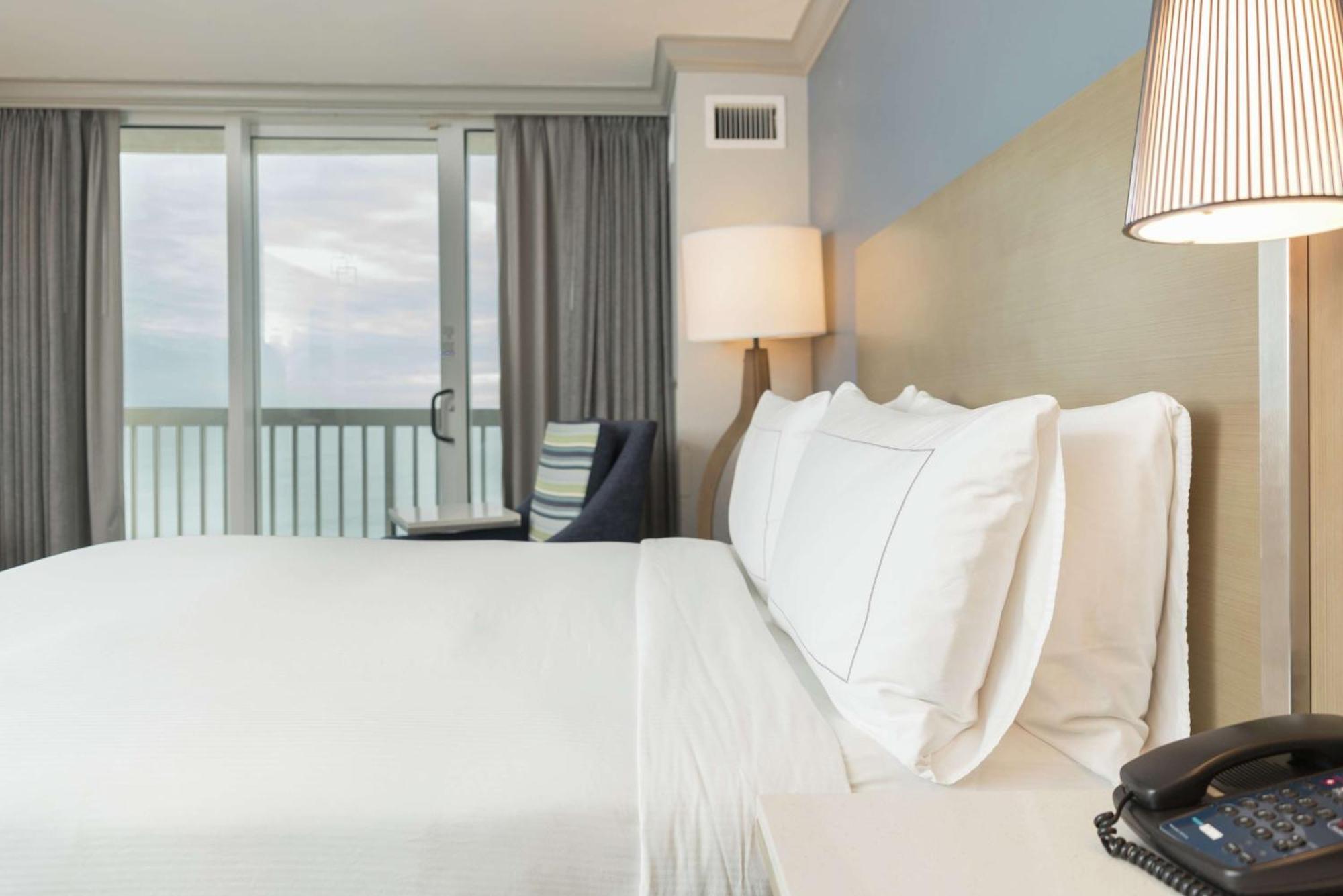 Hilton Melbourne Beach Oceanfront Экстерьер фото
